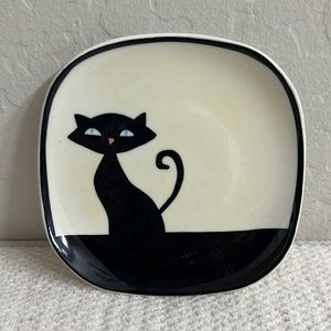 Vintage Cat plate HuesNBrews. Approximately 41/2 inches